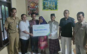 Bawaslu dan BPJS Tenaga Kerja Kabupaten Kebumen serahkan santunan kepada Ahli Waris PKD Sirnoboyo