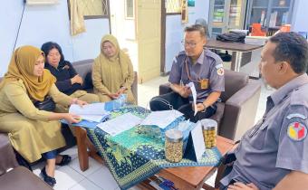 Serahkan SK Perpanjangan Pinjam Pakai Kantor Bentuk Kolaborasi Pemprov Jateng dan Bawaslu Kebumen