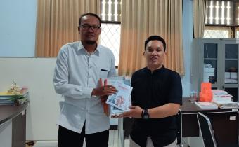 Hibah Buku: Perkuat Perustakaan Desa Tegalrejo Poncowarno