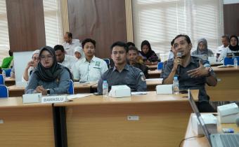 Bawaslu Kabupaten Kebumen Lakukan Pengawasan Rapat Pleno Terbuka PDPB Triwulan IV Tahun 2025 di KPU Kebumen