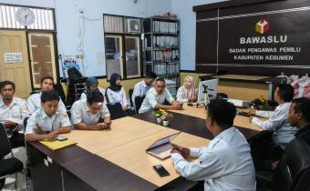 Divisi PP dan Datin Bawaslu Kebumen Gelar Forum Diskusi Penguatan Kapasitas SDM