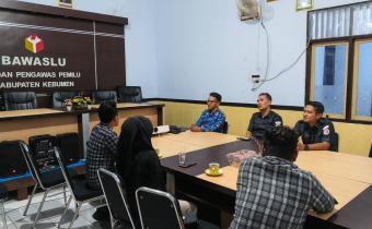 BAWASLU KEBUMEN DISKUSI TERKAIT DEMOKRASI INDONESIA SAAT INI BERSAMA PDB KEBUMEN