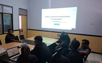 Tingkatkan Kualitas Klarifikasi, Bawaslu Kebumen Bahas Teknik Penyusunan Draft Pertanyaan