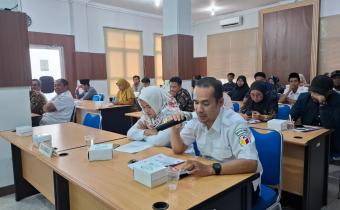 Badruzzaman, S.Pd.I., M.I.Pol., Koordinator Divisi Pencegahan, Partisipasi Masyarakat dan Hubungan Masyarakat Bawaslu Kabupaten Kebumen, mengapresiasi adanya layanan Cek DPT Online yang dapat dimanfaatkan untuk membantu masyarakat mengetahui informasi terkait data pemilih.